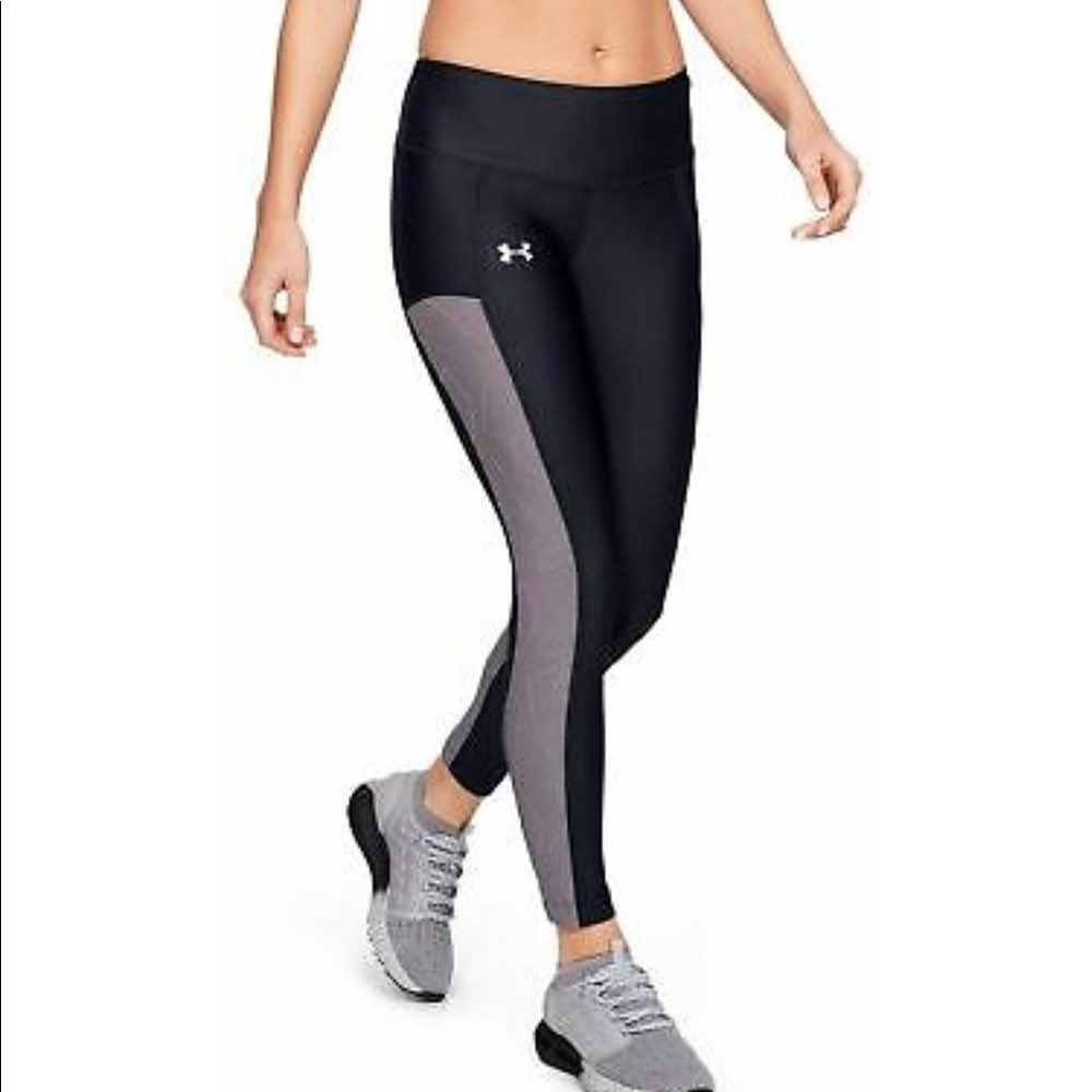 Fly Fast Raised Thread Cropped Leggings